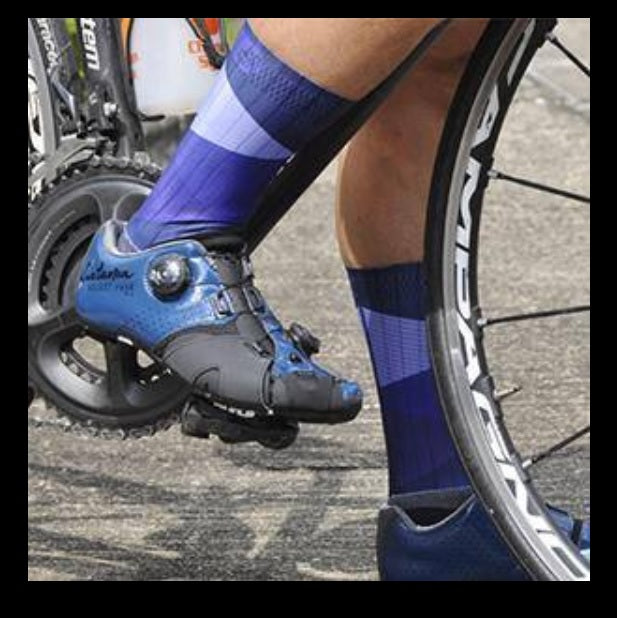 WITH EASE  Athletique, Aero and Compression socks for running, cycling or  other endurances sports (as1, numeric, numeric_6, numeric_9, regular,  regular) : : Clothing, Shoes & Accessories